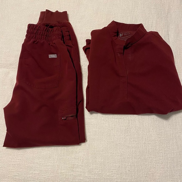 Figs Burgundy Scrub Set - Picture 1 of 8